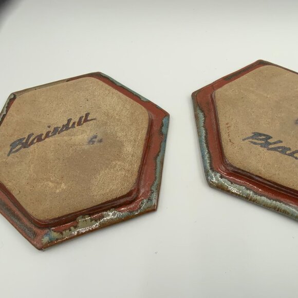 Set of 2 Signed Hexagon Blaisdell Pottery Plates Hand Painted Multicolor Glaze - Picture 7 of 8